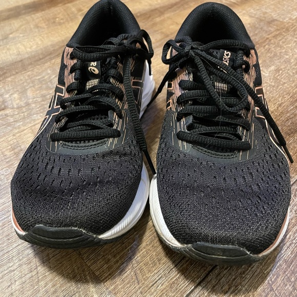 Women’s ASICS tennis shoes size 7.5 - Picture 2 of 4